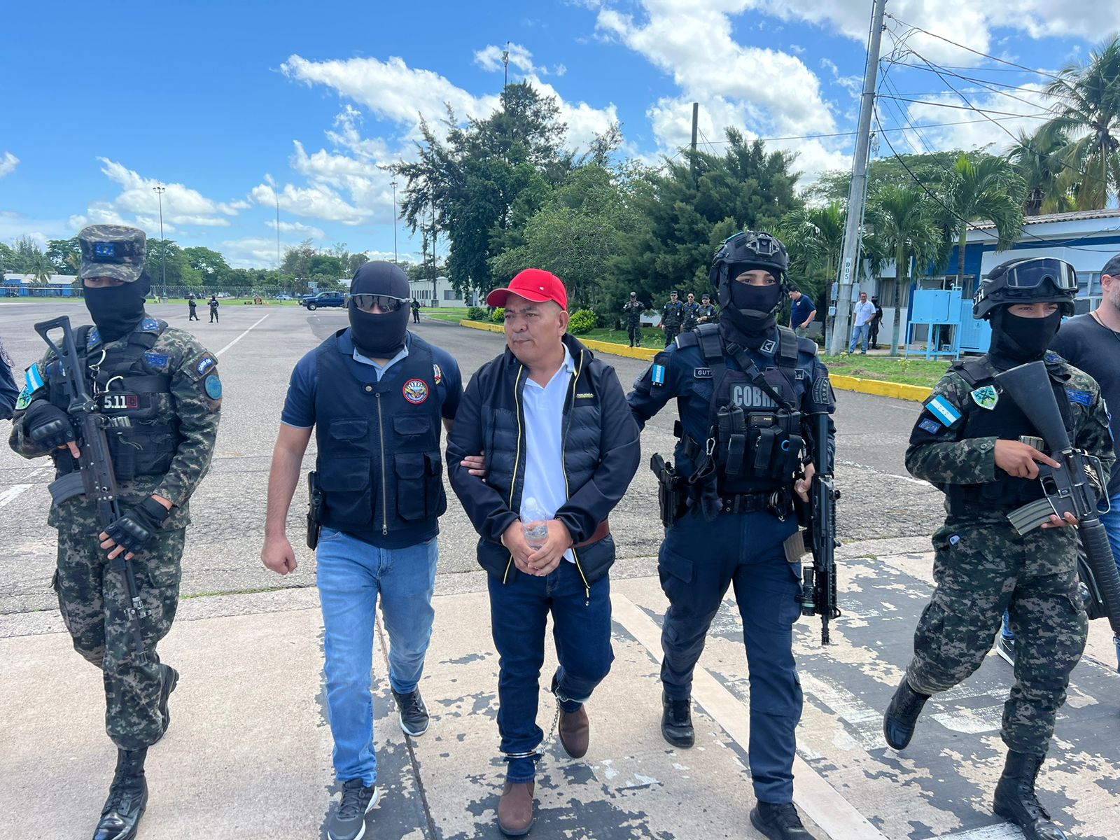 Honduras extradita a dos ciudadanos a Estados Unidos por delitos relacionados al tráfico de droga